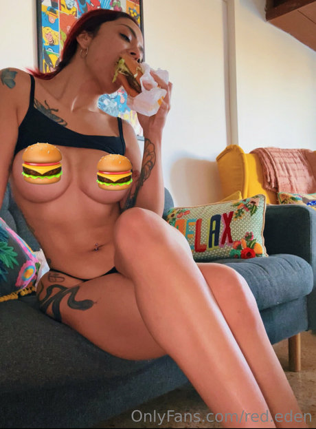 Queen Red アダルトスター ギャラリー