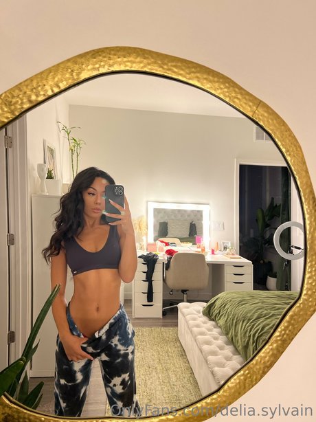 Delia Sylvain 完璧なスター 画像