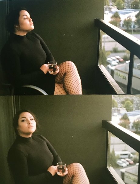 DMV オンリーファン ホットヌード 写真