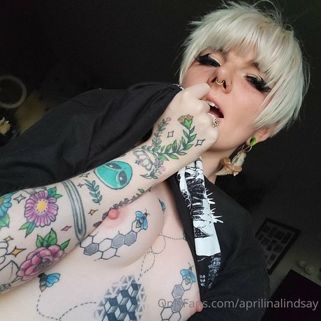 aprilinalindsay 裸モデル 写真