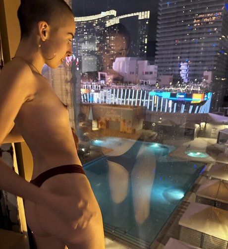 小人エボニーOnlyFans 無料ヌード 画像