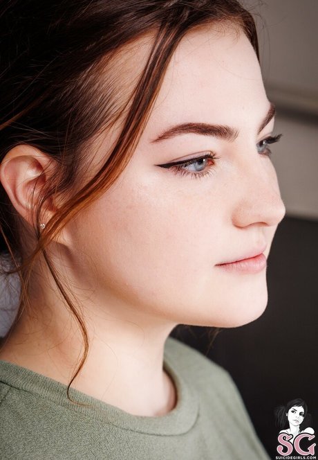 Vesalevine アダルトスター 写真