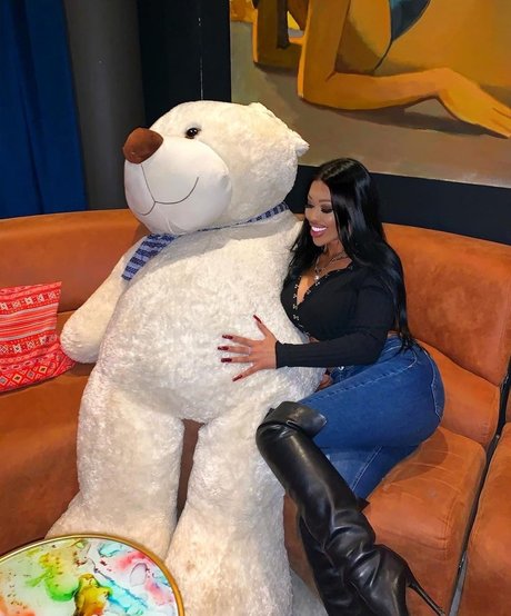 Lara Frost ホットモデル 写真