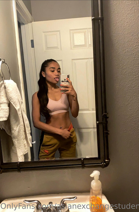 Newbie Asian 無料モデル 写真