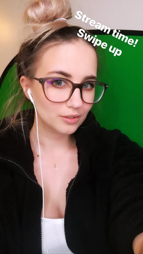 チンコを持つ女たち OnlyFans ホットポルノ 画像