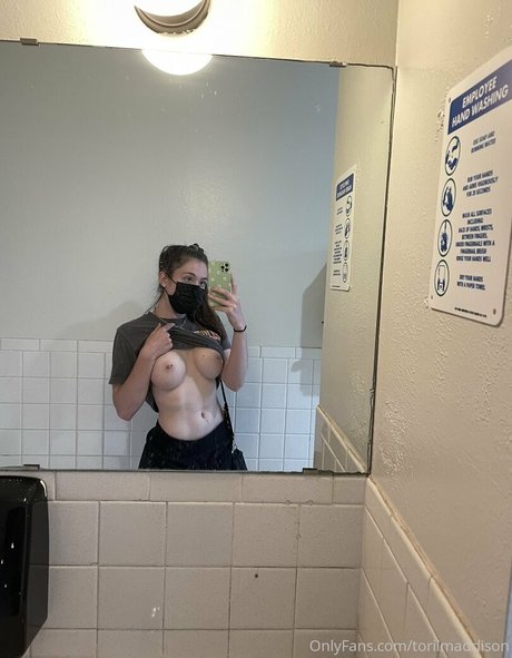 曲線美のティーンズOnlyFans 可愛い 画像