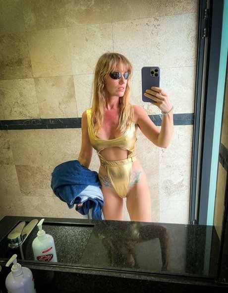 小人エボニーOnlyFans 美しい裸 写真