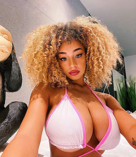 自然なお尻OnlyFans HD 写真