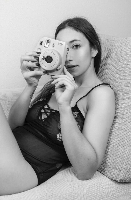 Lada Amores ポルノモデル 写真