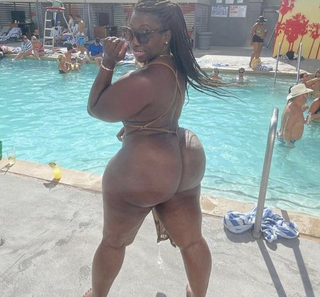 MeshasMedusa スター 裸 画像