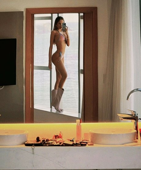 Anna Cangussu ポルノスター ギャラリー