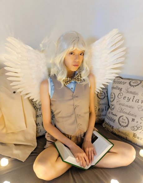 ぽっちゃり痴女OnlyFans アート裸 写真