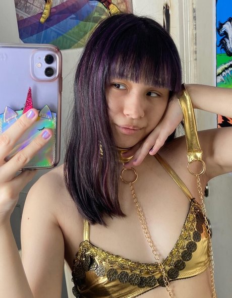 ブルネットの看護師OnlyFans 可愛い 画像