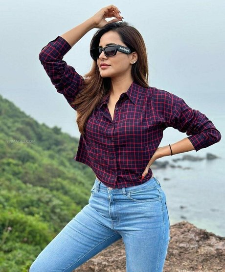 Ashu Reddy アート女優 写真