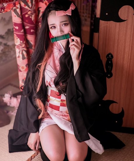 miholy 裸のポルノスター 画像