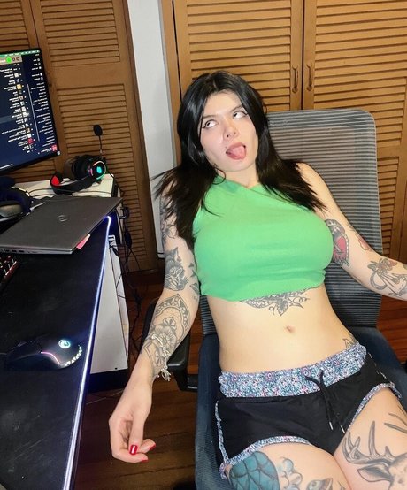 細身の巨乳OnlyFans ヌード 写真