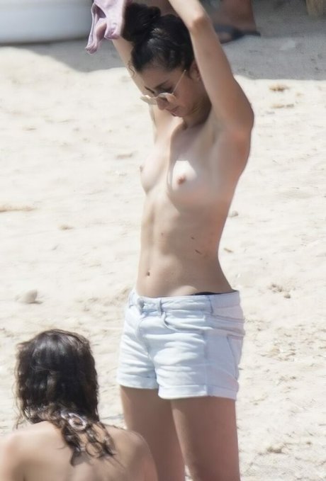 Alba Flores セックススター ギャラリー