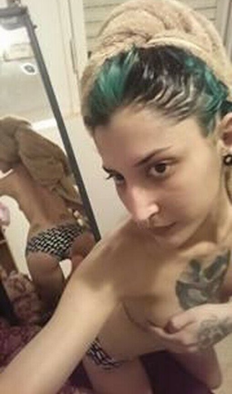 金髪の小柄なOnlyFans セクシー ギャラリー