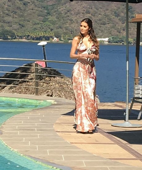 金髪の小柄なOnlyFans セクシーxxx 画像