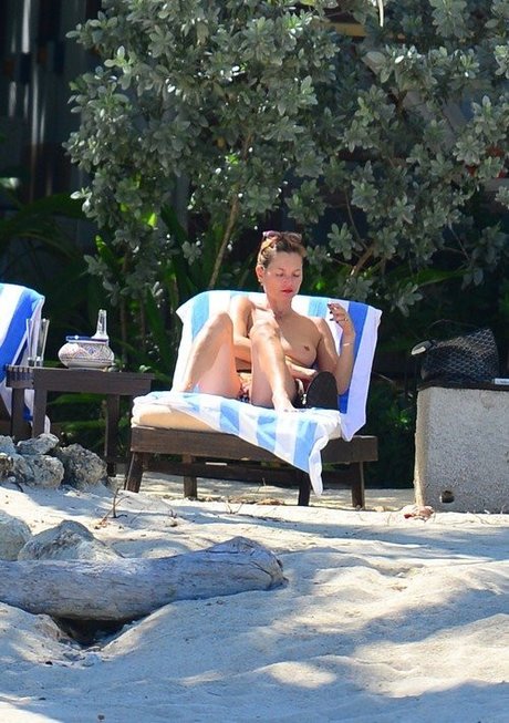 Kate Moss ヌードのポルノスター ギャラリー