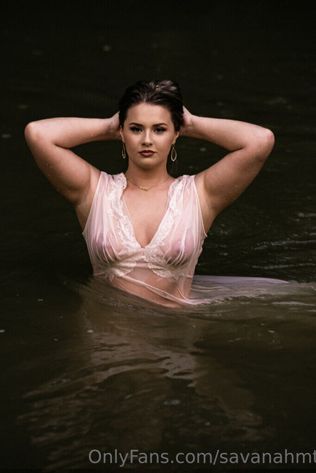 Savanah Thompson 女優 画像