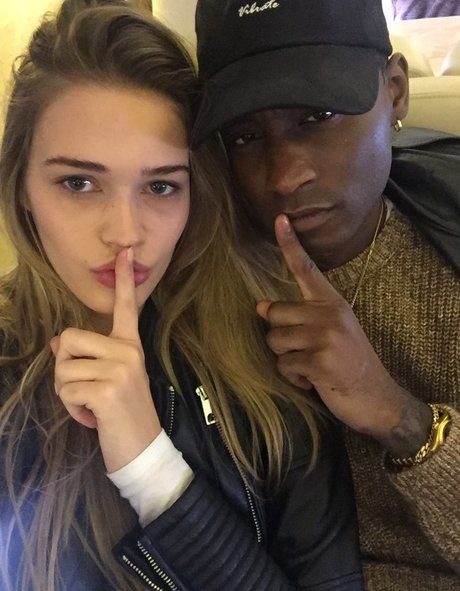 Noel Berry エロティックなモデル アーカイブ