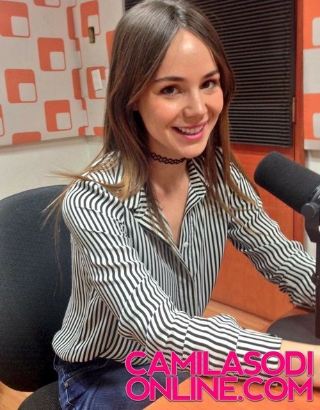 Camila Sodi ホットなスター 画像
