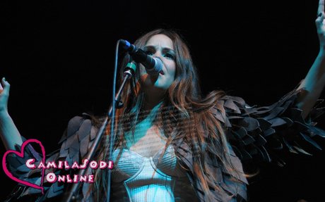 Camila Sodi ポルノモデル 画像