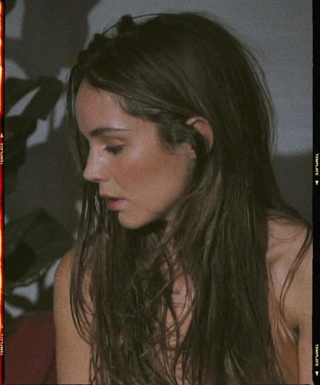 Camila Sodi スター ヌード 写真