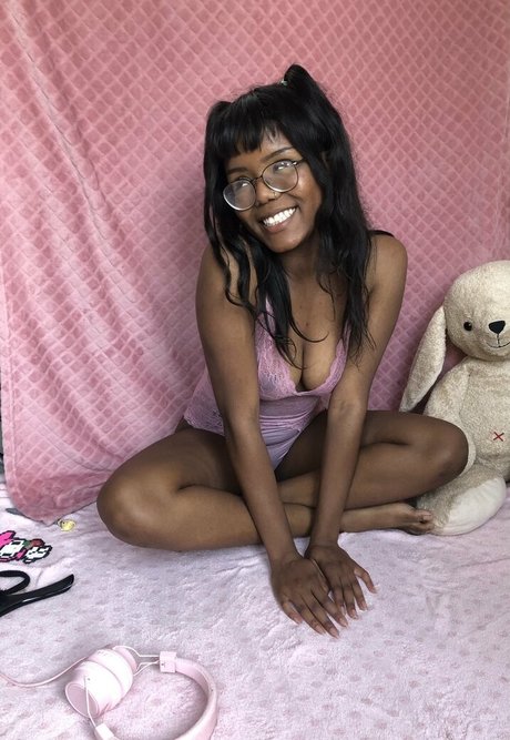 Kirbby 裸のスター 写真