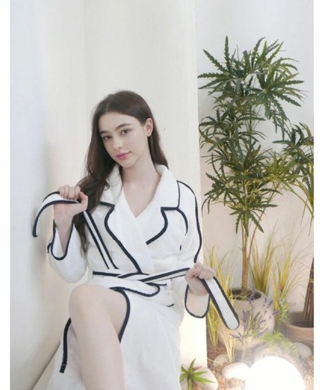 小柄で痩せたOnlyFans エロチック 画像