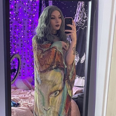 Nihlllxm ヌード女優 写真