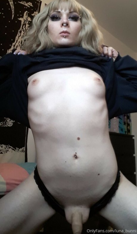 Nihlllxm ポルノモデル 写真