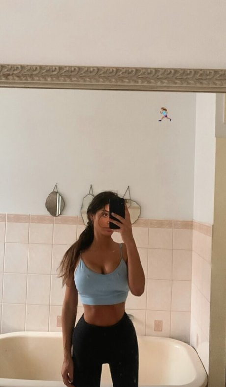 アジア人のタトゥー OnlyFans ホットxxx 画像