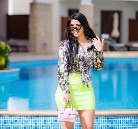 おばあちゃんの巨乳OnlyFans セクシーxxx 写真