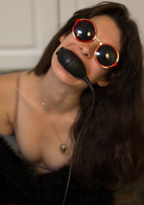 Carly Foulkes ポルノスター ホット 画像