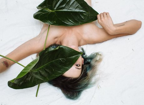 Carly Foulkes xxx女優 写真