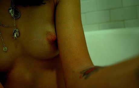 Carly Foulkes かわいいモデル 画像