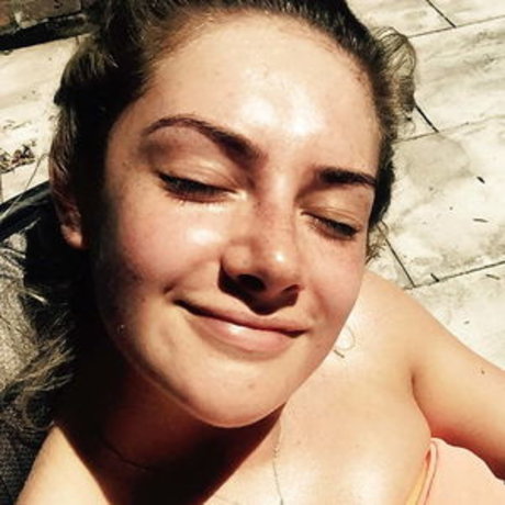 Isabel Hodgins アート女優 画像