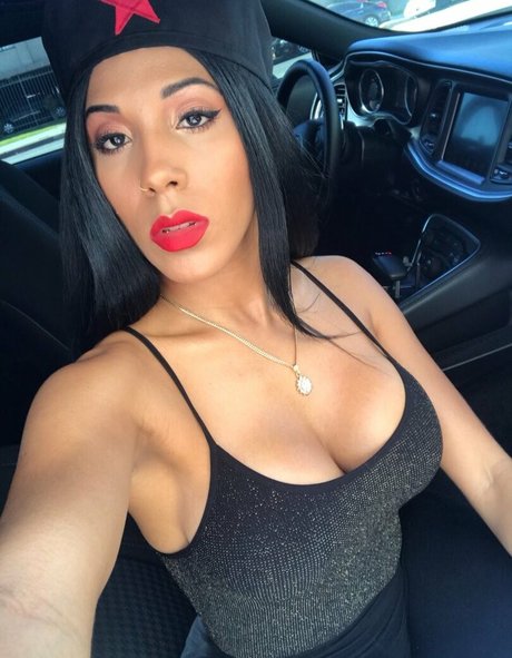 Jenn Morel モデル 写真