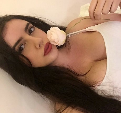 曲線美の熟女OnlyFans アートポルノ 写真