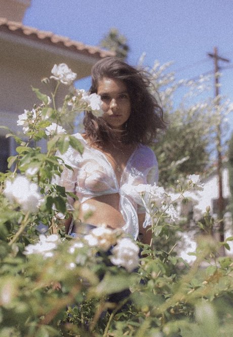 Caitlin Stasey ヌードのポルノスター 写真