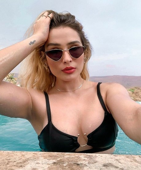 LoryLives かわいいモデル 写真