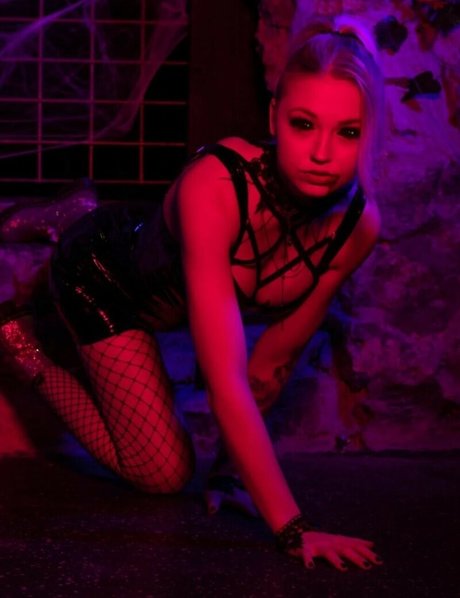 Sinchen エロティックなモデル ギャラリー