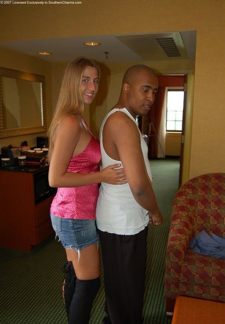 黒檀のシャワー OnlyFans HD ギャラリー