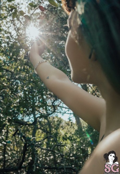 Lunathefairyy 美しいモデル 写真