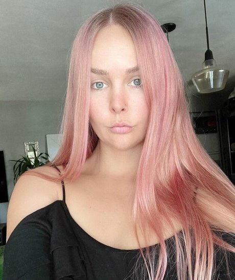 Athena Lundberg モデル ギャラリー