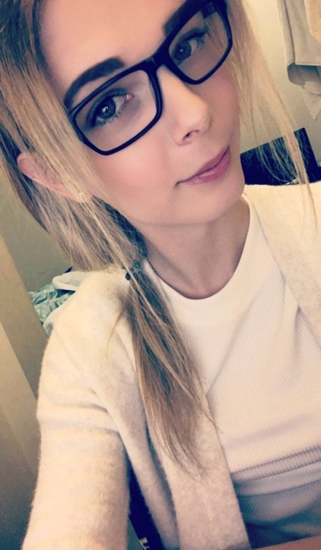 Julie Prim 無料モデル ギャラリー