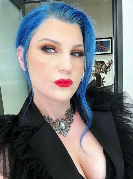 Leva Bates かわいいモデル ギャラリー