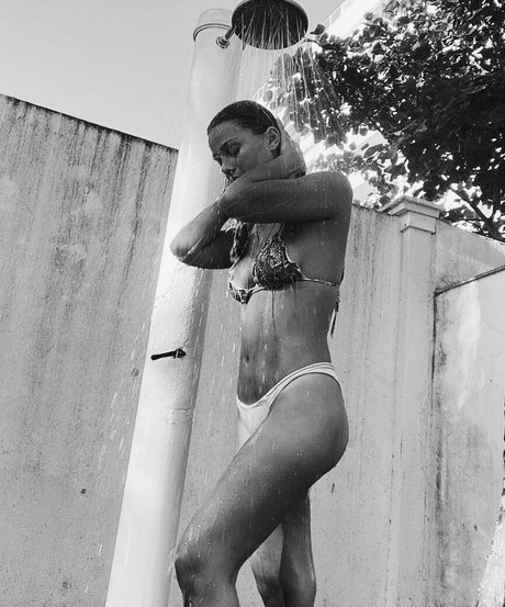 曲線美のティーンズOnlyFans ホットセクシー 写真